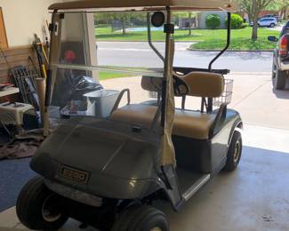 Super nice golf cart like new condition 