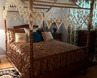 Gorgeous canopy bed.