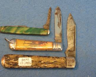 Lot 387. Three vintage folding knives