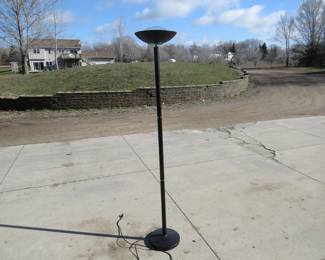 Lot 306. 6' floor lamp
