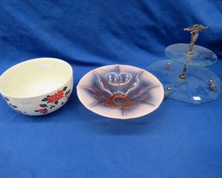 Lot 160. Red Poppy bowl and another serving bowl and Tidbit tray