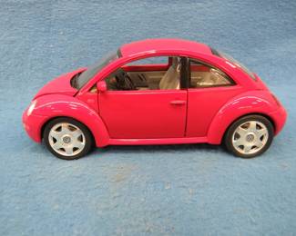 Lot 286. Burago 1998 Volkswagen New Beetle.  1:18 scale die-cast car.