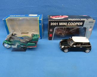 Lot 190. 2001 Motor Max Mini Cooper in 1:18 scale and a 1995 Honda Gold Wing in 1:12 scale