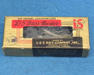 Lot 176. Vintage L&S Bait Co. 3 1/8" Bass Master bait and a box marked 1523