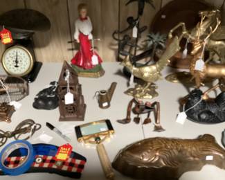 Assortment of vintage brass items
