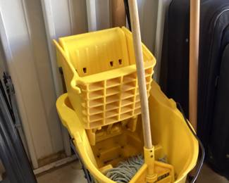 Mop bucket and ringer