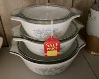 Pyrex casserole dishes with lids