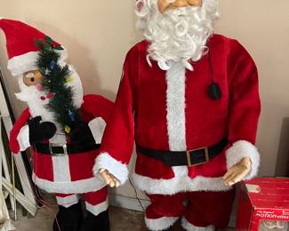 Animated dancing/singing Santa