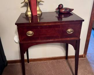 Accent table