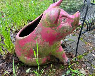 Pig planter