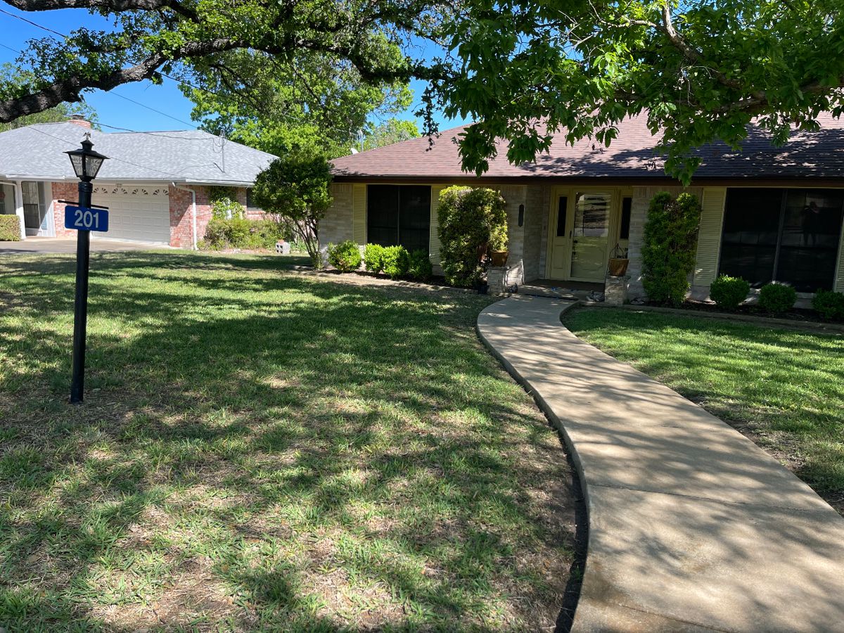 Simply Estate Sales in Ingram, TX starts on 4/13/2024