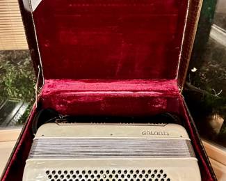 Galanti Accordion w/case 