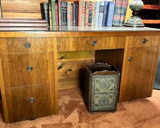 One of the 8 desks available 