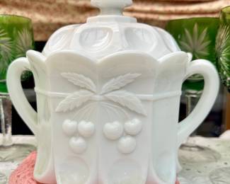 Large Cookie Jar / milk glass Westmoreland