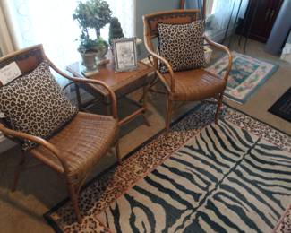 Beautiful rattan set of 3 pieces. African inspired area rug.