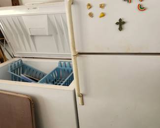 Freezer and refrigerator 