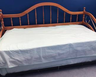 Daybed (In VG Condition)