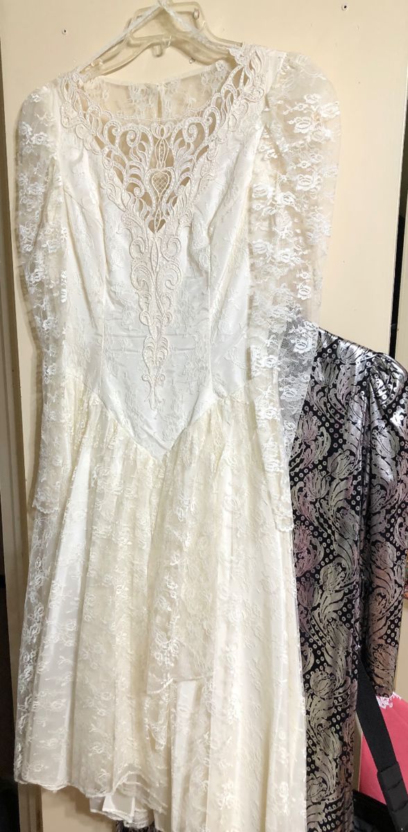 SE HICKORY ESTATE TAG SALE BY PAMELA THURS... starts on 5/2/2024