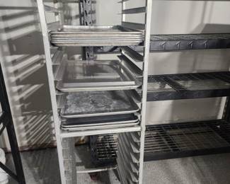Hot or cold storage rack