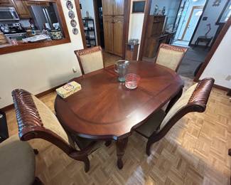 Oval Dining Table with 6 Chairs and 1 leaf