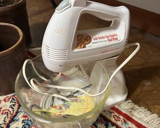 Convertible Stand-to-Hand Mixer