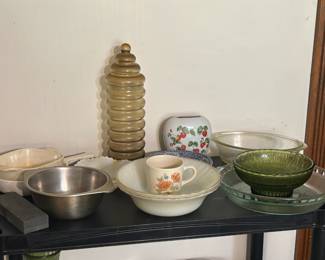 Serving Bowls and Kitchenwares