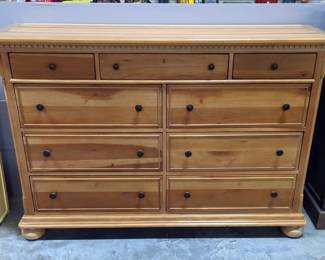 Universal Furniture Paula Deen Down Home Aunt Peggys Dresser Model 192040, 8 Drawers And Drop-Front Pullout Drawer For Electronics, Dove-Tail Construction, 44" H x 65" W x 20" D