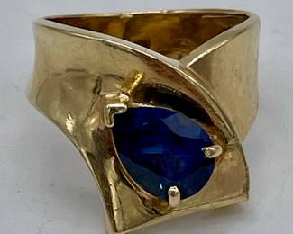10K yellow gold and blue sapphire fashion ring.