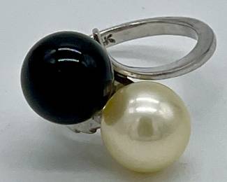 14K white gold ladies ring with white pearl and black onyx bead.