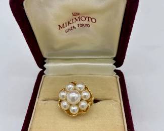 Mikimoto 18K yellow gold and pearl ladies ring.