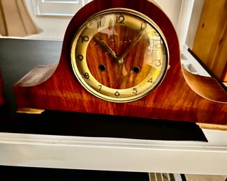 Mantle clock - Germany, Cuckoo Clock company. With key