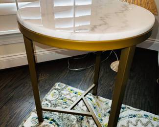 PRICE:$100.00 EACH -GOLD ROUND SIDE TABLES WITH WHITE MARBLE
​​​​​​​2 AVAILABLE
18”DIAMETER x 24”H 
