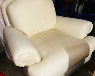 PRICE:$400.00-ETHAN ALLEN CREAM UPHOLSTERED CHAIR 
41”Wx 44”D x 38”H 
