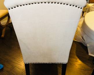 PRICE:$250.00 EACH-ARHAUS VELVET CORDUROY BEIGE TUFTED SIDE CHAIR
2 AVAILABLE
25”W x 25”D x 40”H
FLOOR TO SEAT 20”H
