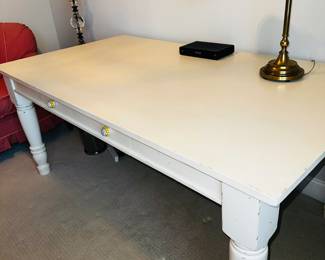 PRICE:$675.00-POTTERY BARN WHITE FARMHOUSE EXTENDABLE BREADBOARD LEAF TABLE WITH DRAWER
72”L x 39”W x 30.25”H 
