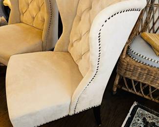 PRICE:$250.00 EACH-ARHAUS VELVET CORDUROY BEIGE TUFTED SIDE CHAIR
2 AVAILABLE
25”W x 25”D x 40”H
FLOOR TO SEAT 20”H