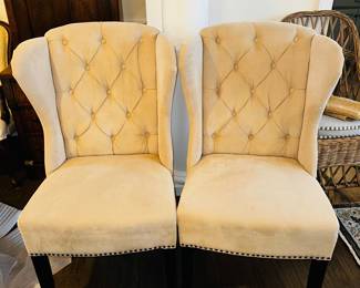 PRICE:$250.00 EACH-ARHAUS VELVET CORDUROY BEIGE TUFTED SIDE CHAIR
2 AVAILABLE
25”W x 25”D x 40”H
FLOOR TO SEAT 20”H
