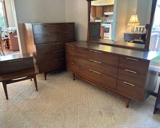 Mid-Century  ‘The Tableau’ WALNUT 3pc bedroom dresser set by KENT Coffey Co., very CLEAN!! The Kent Company went out of business in 1983. Kent Coffey furniture is coveted by mid-century collectors due to their HIGH QUALITY and AMERICAN FLAIR!!! 