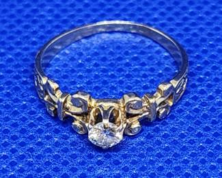 14KT GOLD RING WITH DIAMOND CENTER STONE