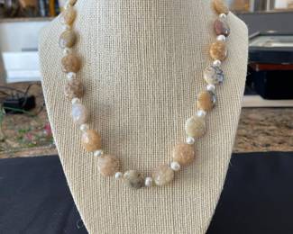18" NATURAL STONE AND PEARL NECKLACE