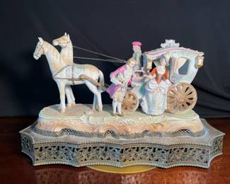 VINTAGE CAPODIMONTE 2 HORSE CARRIAGE LAMP ON BRASS BASE