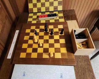 Wooden chess board and pieces Cribbage Set