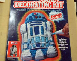 Wilton 1980 The Empire Strikes Back R2-D2 Cake Decorating Kit In Original Box And 1977 Super Hero Cake Pan Set in Original Box