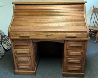 Rolltop Executive 8 Drawer Desk With 14 Top Drawers And 10 Cubbies, Missing Key, 49" X 50" X 32"