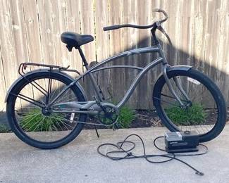 Deluxe Trek Bontrager Bicycle Cruiser With Black And Decker Air Pump 