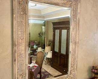 Detailed decorator mirror