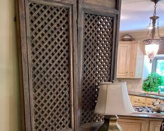 Wooden lettuce screen