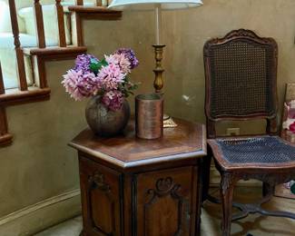 Many tables and nightstands