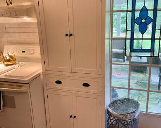 Kitchen pantry cabinet