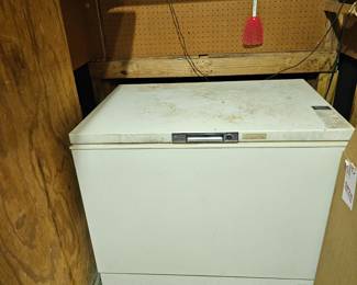 Whirlpool compact chest freezer model #EH090FXP